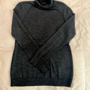 Banana Republic/ Turtle Neck/ Size S